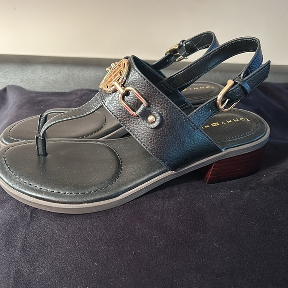Tommy Hilfiger Ezmeai Black Gold Chain Heeled Sandal Women’s size 7.5 - Picture 3 of 5